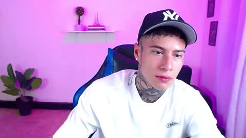 Snapshot of setthomas chatting on October 31, 2:29 pm Thomas online show from October 31, 2:29 pm