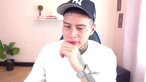 Snapshot of setthomas chatting on November 25, 3:34 pm Thomas online show from November 25, 3:34 pm