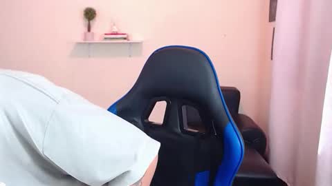 Snapshot of setthomas chatting on December 1, 3:06 pm Thomas online show from December 1, 3:06 pm