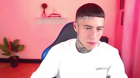 Snapshot of setthomas chatting on December 4, 9:12 pm Thomas online show from December 4, 9:12 pm