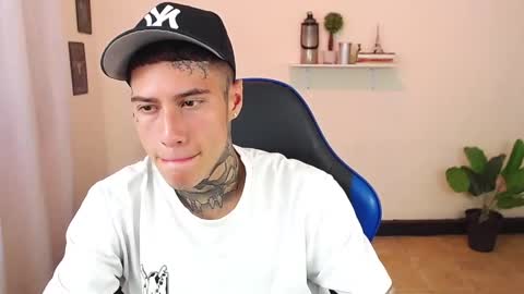 Snapshot of setthomas chatting on December 15, 10:03 pm Thomas online show from December 15, 10:03 pm