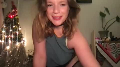 Snapshot of seturselfonfyre chatting on December 4, 6:23 am seturselfonfyre online show from December 4, 6:23 am