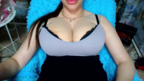 Snapshot of seu_cute chatting on December 16, 3:17 pm seu_cute online show from December 16, 3:17 pm