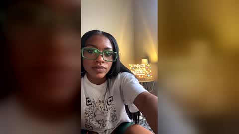 Snapshot of sevynsevinseven chatting on December 15, 8:35 pm sevynsevinseven online show from December 15, 8:35 pm