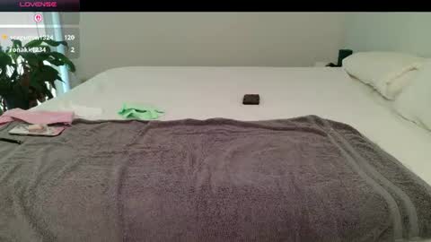 Snapshot of sex_fiendz chatting on June 13, 8:18 pm Violet online show from June 13, 8:18 pm