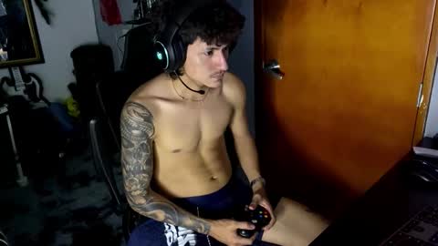 Snapshot of sex_love_sweat chatting on January 9, 7:00 am sex_love_sweat online show from January 9, 7:00 am