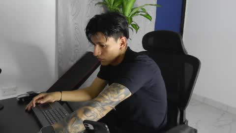 Snapshot of sex_love_sweat chatting on May 24, 2:49 am sex_love_sweat online show from May 24, 2:49 am