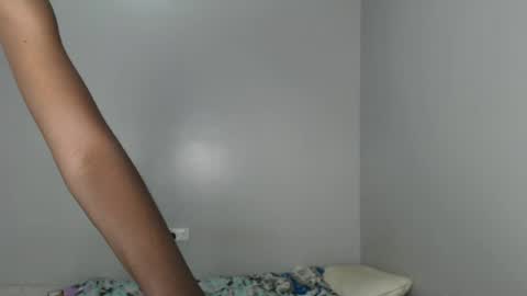 Snapshot of sexiestpunani chatting on June 14, 1:03 am petite baby online show from June 14, 1:03 am