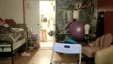 Snapshot of sexiwhiskey699 chatting on May 28, 4:43 am sexiwhiskey699 online show from May 28, 4:43 am