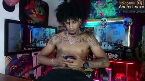Snapshot of sexo_aharon chatting on December 16, 7:24 am Aharon ravelo online show from December 16, 7:24 am
