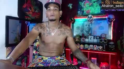 Snapshot of sexo_aharon chatting on December 17, 5:24 am Aharon ravelo online show from December 17, 5:24 am