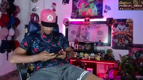 Snapshot of sexo_aharon chatting on February 19, 4:30 am Aharon ravelo online show from February 19, 4:30 am