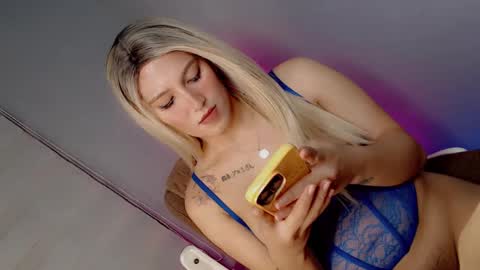 Snapshot of sexual_desire22 chatting on February 3, 3:53 am Britney Allen online show from February 3, 3:53 am