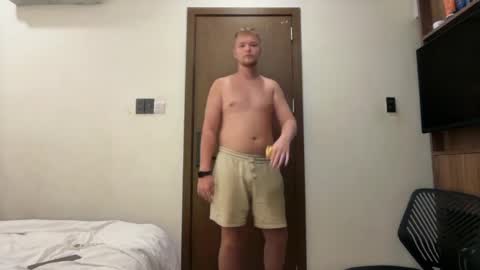 Snapshot of sexual_sbotage chatting on May 1, 5:28 pm Max Leman online show from May 1, 5:28 pm