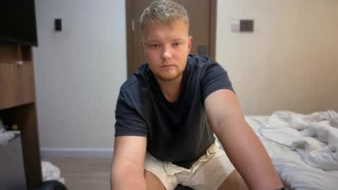 Snapshot of sexual_sbotage chatting on May 28, 3:31 pm Max Leman online show from May 28, 3:31 pm