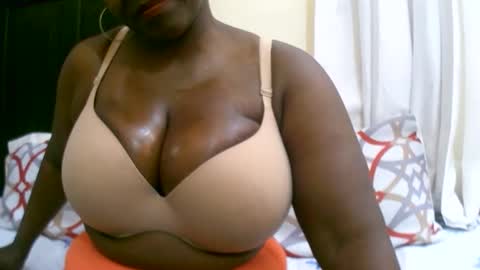 Snapshot of sexxi_ebony chatting on October 1, 7:36 am sexxi_ebony online show from October 1, 7:36 am