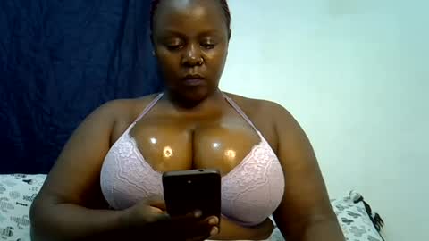 Snapshot of sexxi_ebony chatting on July 1, 9:33 am sexxi_ebony online show from July 1, 9:33 am