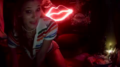 Snapshot of sexxileeah42o chatting on November 10, 4:17 pm Leeah CloudZzz online show from November 10, 4:17 pm