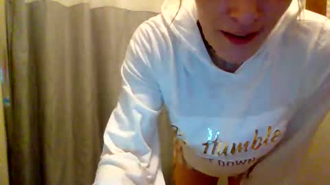 Snapshot of sexxileeah42o chatting on March 11, 11:27 am Leeah CloudZzz online show from March 11, 11:27 am