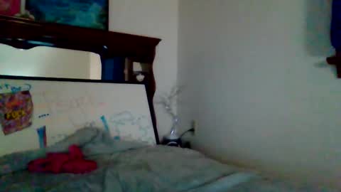 Snapshot of sexxileeah42o chatting on March 12, 10:43 am Leeah CloudZzz online show from March 12, 10:43 am