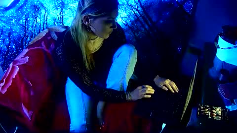 Snapshot of sexxileeah42o chatting on March 22, 8:51 am Leeah CloudZzz online show from March 22, 8:51 am