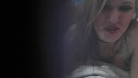 Snapshot of sexxileeah42o chatting on April 11, 7:13 am Leeah CloudZzz online show from April 11, 7:13 am