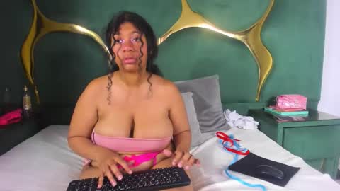 Snapshot of sexxtaty chatting on April 27, 3:21 pm Sexxtaty online show from April 27, 3:21 pm