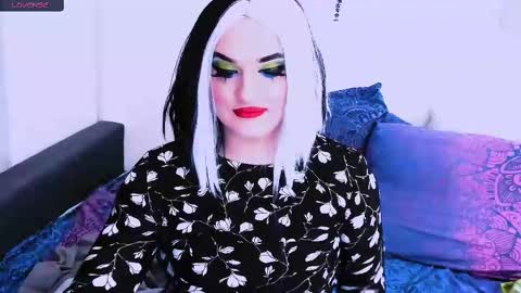 Snapshot of sexxx_queen chatting on December 22, 3:44 pm sexxx_queen online show from December 22, 3:44 pm