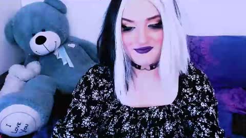 Snapshot of sexxx_queen chatting on February 24, 2:51 am sexxx_queen online show from February 24, 2:51 am