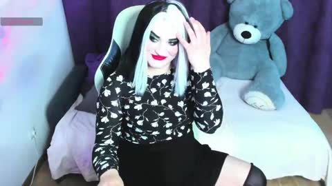 Snapshot of sexxx_queen chatting on May 18, 9:48 am sexxx_queen online show from May 18, 9:48 am