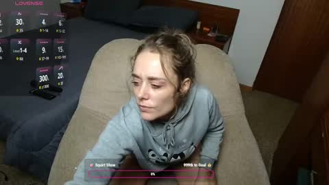 Snapshot of sexxxycrystali chatting on May 15, 11:17 am sexxxycrystali online show from May 15, 11:17 am