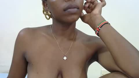 Snapshot of sexxy_montana chatting on October 18, 9:43 am sexxy_montana online show from October 18, 9:43 am
