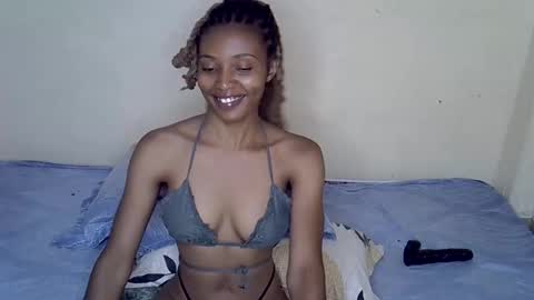 Snapshot of sexxy_tiana chatting on February 14, 5:04 am sexxy_tiana online show from February 14, 5:04 am