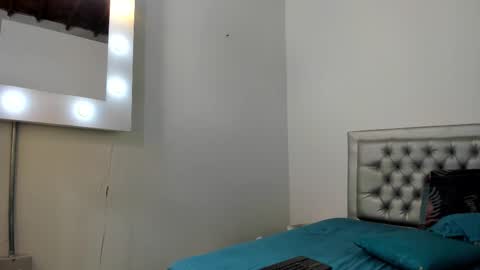 Snapshot of sexxylatincouple1 chatting on October 18, 10:16 am sexxylatincouple1 online show from October 18, 10:16 am