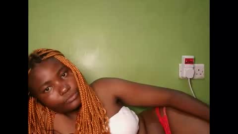 Snapshot of sexy_banice chatting on February 19, 6:59 pm sexy_banice online show from February 19, 6:59 pm