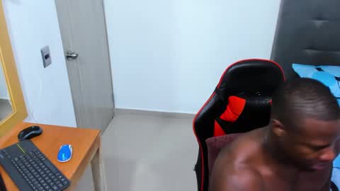 Snapshot of sexy_blackman chatting on February 25, 4:00 pm sexy blackman online show from February 25, 4:00 pm