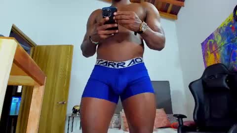 Snapshot of sexy_blackman chatting on June 15, 10:23 pm sexy blackman online show from June 15, 10:23 pm