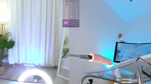 Snapshot of sexy_blonde_doll chatting on November 15, 11:54 pm Lina online show from November 15, 11:54 pm