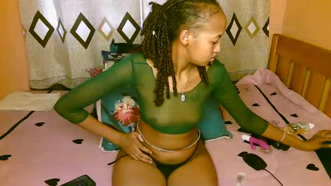 Snapshot of sexy_bluegirl chatting on March 10, 12:15 pm sexy_bluegirl online show from March 10, 12:15 pm