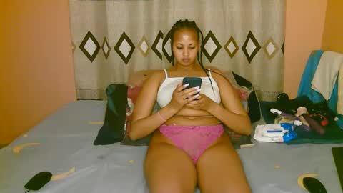 Snapshot of sexy_bluegirl chatting on September 15, 3:34 pm sexy_bluegirl online show from September 15, 3:34 pm