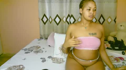 Snapshot of sexy_bluegirl chatting on October 3, 12:13 pm sexy_bluegirl online show from October 3, 12:13 pm