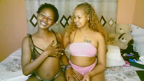 Snapshot of sexy_bluegirl chatting on October 7, 2:25 pm sexy_bluegirl online show from October 7, 2:25 pm