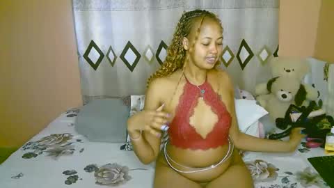 Snapshot of sexy_bluegirl chatting on October 15, 11:32 am sexy_bluegirl online show from October 15, 11:32 am