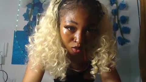Snapshot of sexy_bluey247 chatting on July 17, 4:12 pm sexy_bluey247 online show from July 17, 4:12 pm