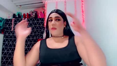 sexy_brunette2590 online show from March 14, 11:32 pm