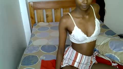 Snapshot of sexy_charliee chatting on February 6, 11:46 am sexy_charliee online show from February 6, 11:46 am