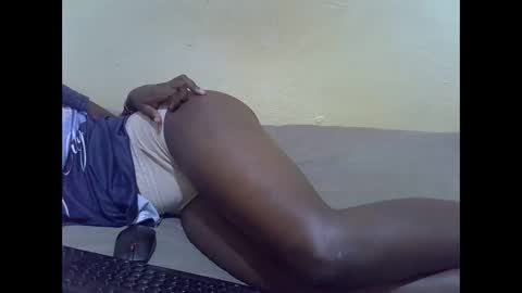 Snapshot of sexy_claude96 chatting on December 5, 1:14 am sexy_claude96 online show from December 5, 1:14 am