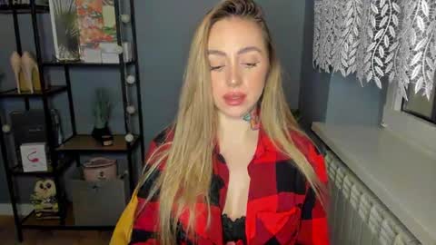 Snapshot of sexy_coralie chatting on January 4, 11:11 am C o r a l i e online show from January 4, 11:11 am