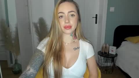 C o r a l i e online show from April 8, 7:30 am