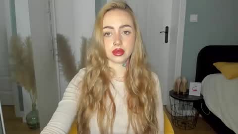 Snapshot of sexy_coralie chatting on May 7, 6:52 am C o r a l i e online show from May 7, 6:52 am